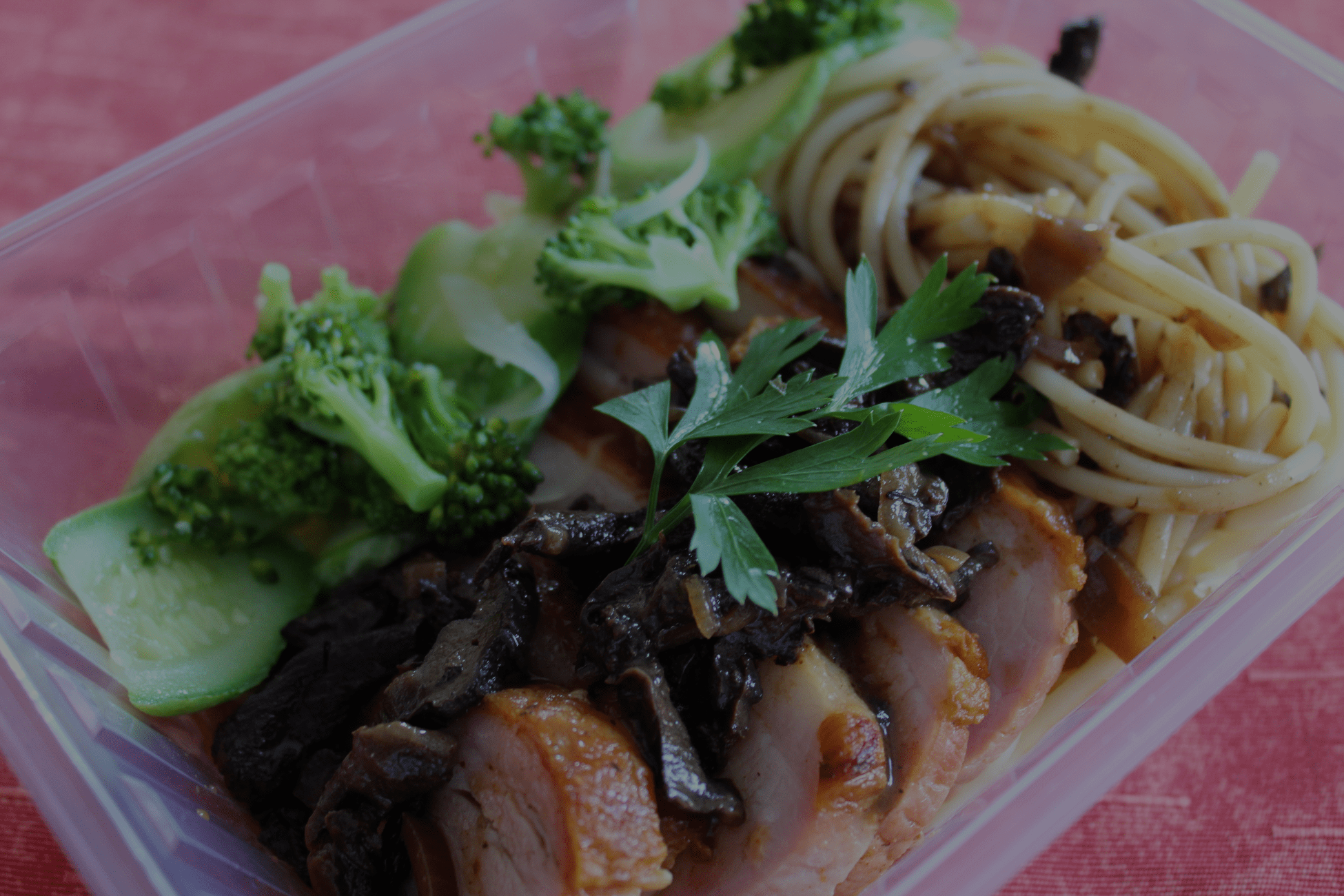 Prato congelado de Picanha Suína assada com molho Funghi